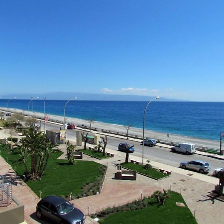 Main Palace Hotel Рокалумера Екстериор снимка