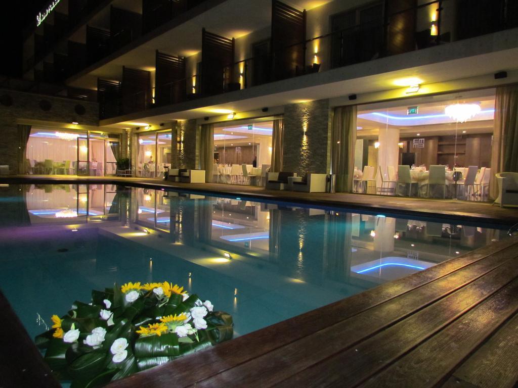 Main Palace Hotel Рокалумера Екстериор снимка