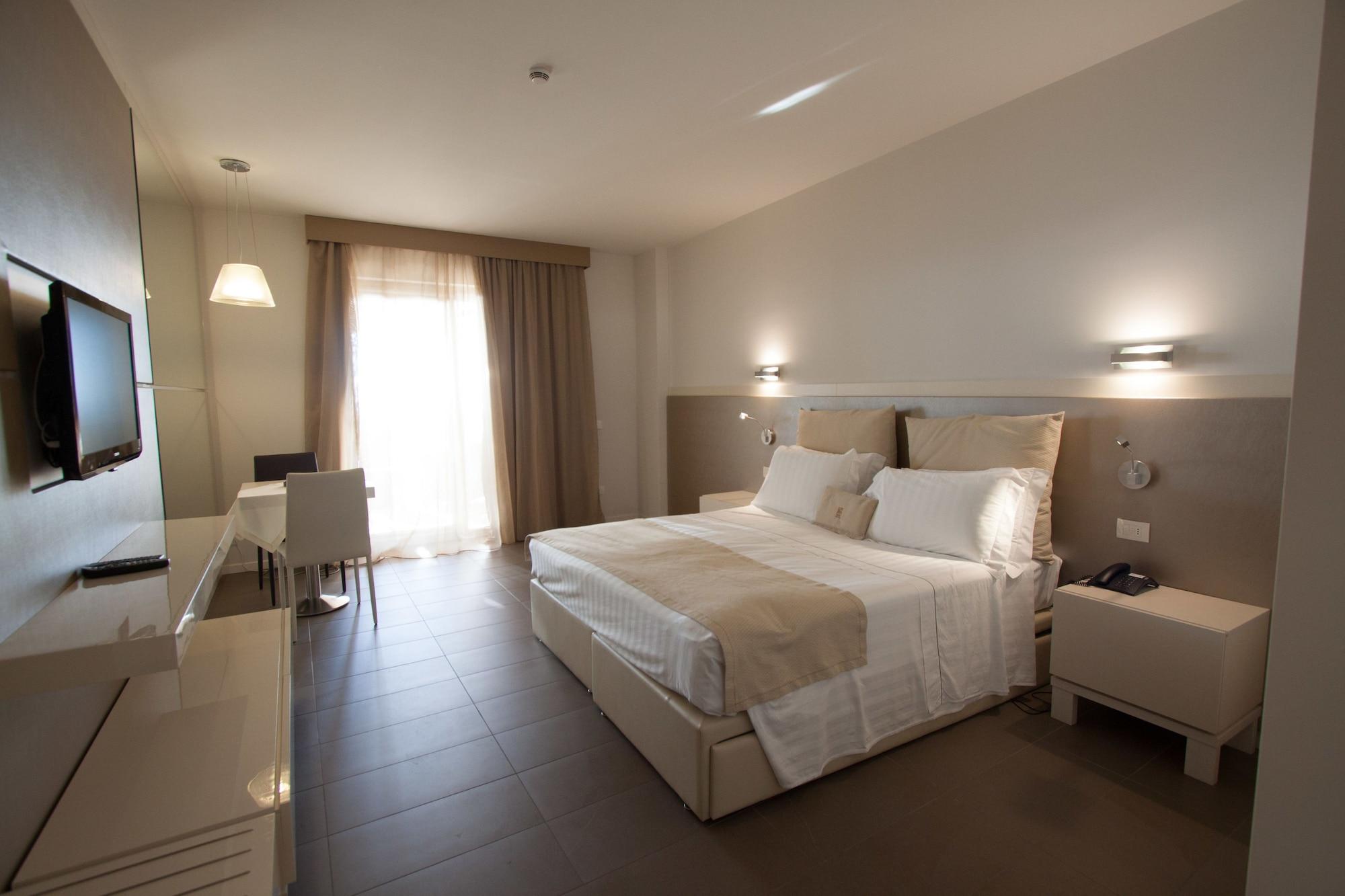 Main Palace Hotel Рокалумера Екстериор снимка