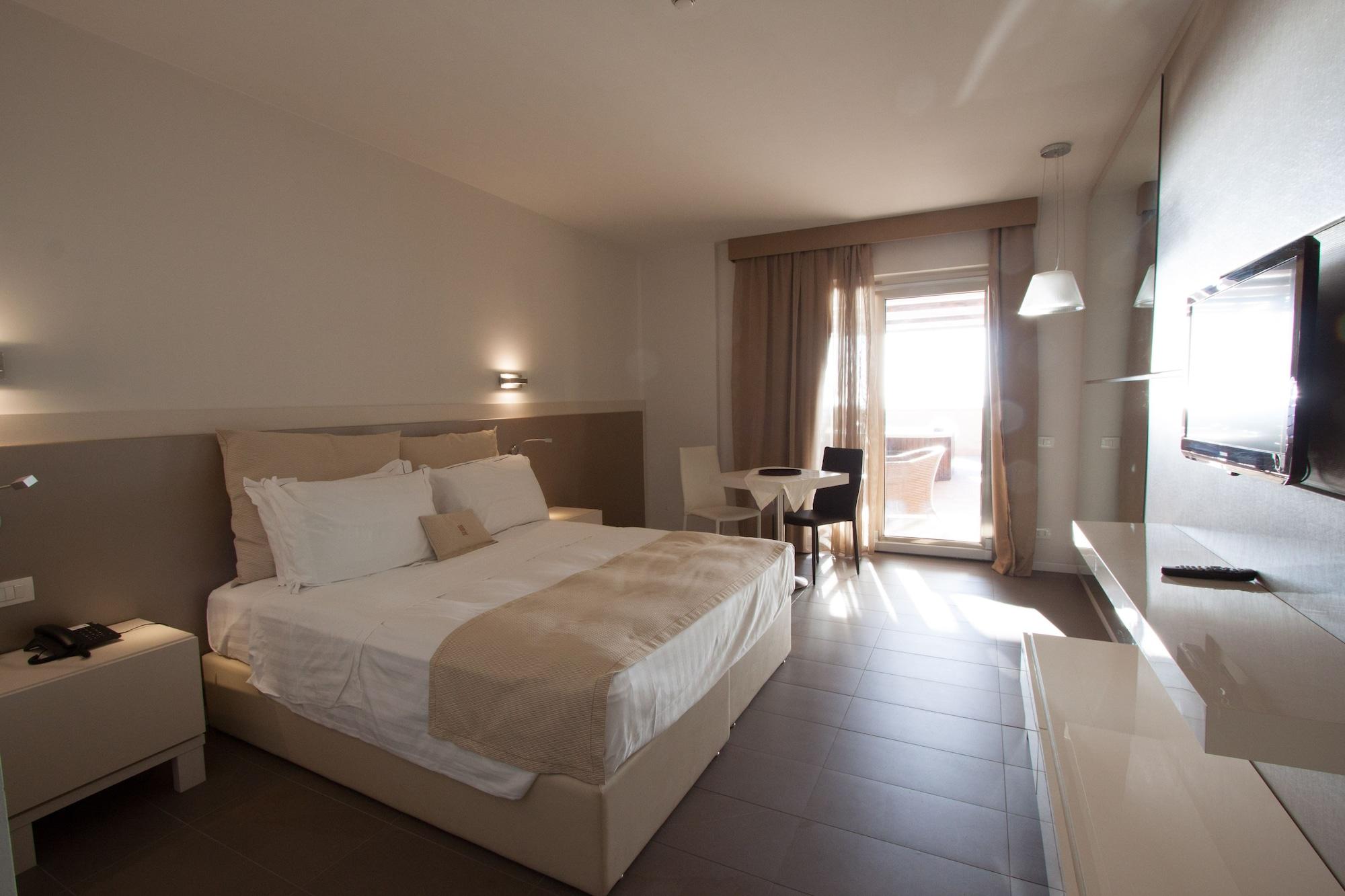 Main Palace Hotel Рокалумера Екстериор снимка