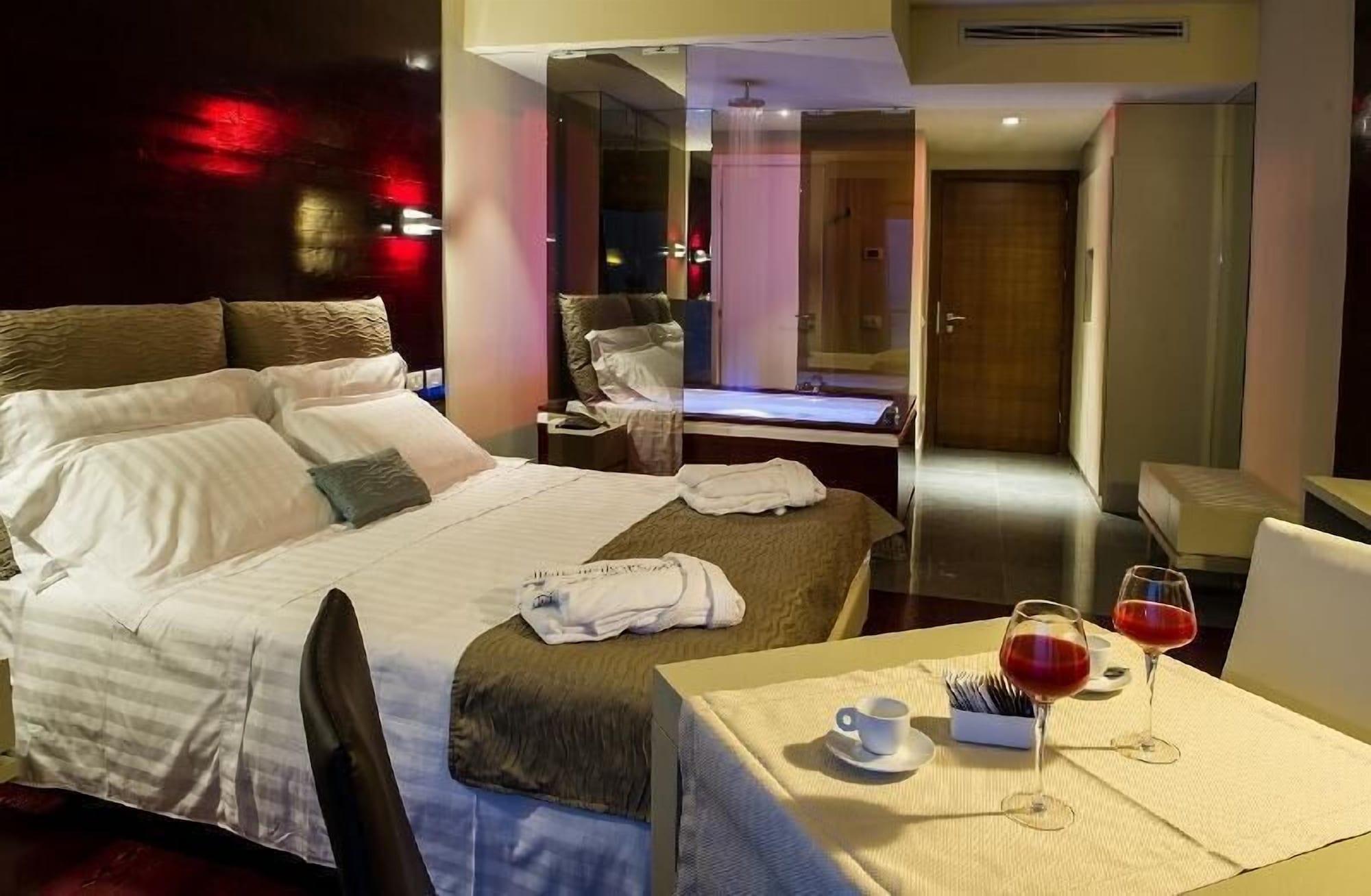 Main Palace Hotel Рокалумера Екстериор снимка