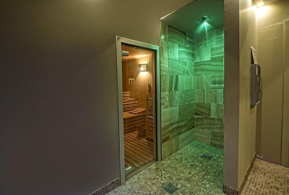 Main Palace Hotel Рокалумера Екстериор снимка