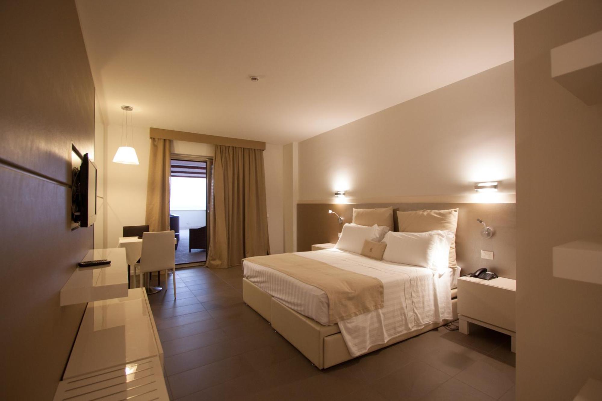 Main Palace Hotel Рокалумера Екстериор снимка