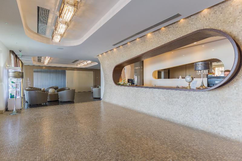 Main Palace Hotel Рокалумера Екстериор снимка