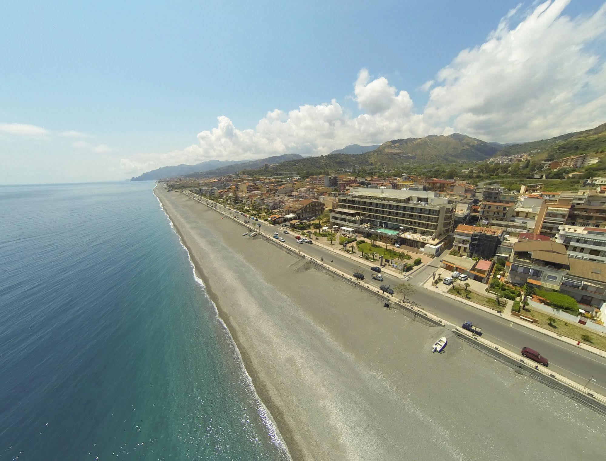 Main Palace Hotel Рокалумера Екстериор снимка